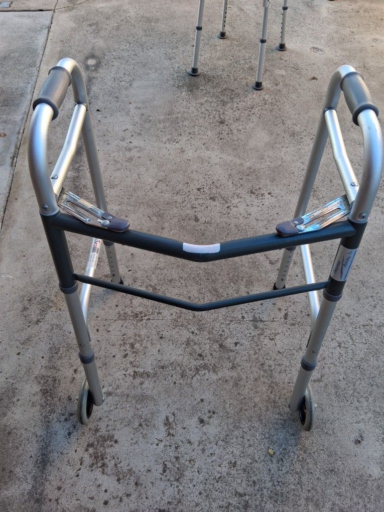 Walker ( Local sale Tulare, Cash Only Transaction)