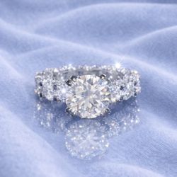 Round Cut Lab Grown Diamond Ring