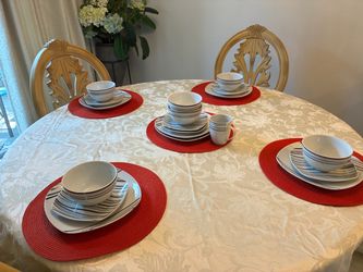 Dishes. Set of 6. Includes coffee mugs.