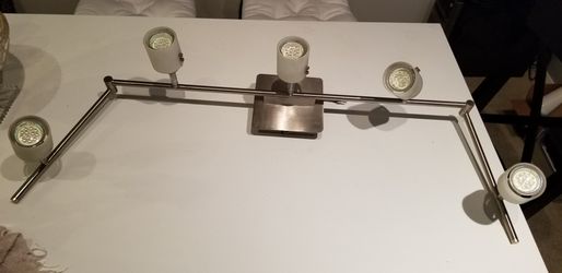 Ceiling light fixture