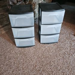 2 Like New Clean Plastic 3 Drawer Dresser $25 Each Or Both For $40 Must Pick Up Broadway And APACHE BUCKEYE AZ CASH ONLY PLS THANKS 👍 😊 