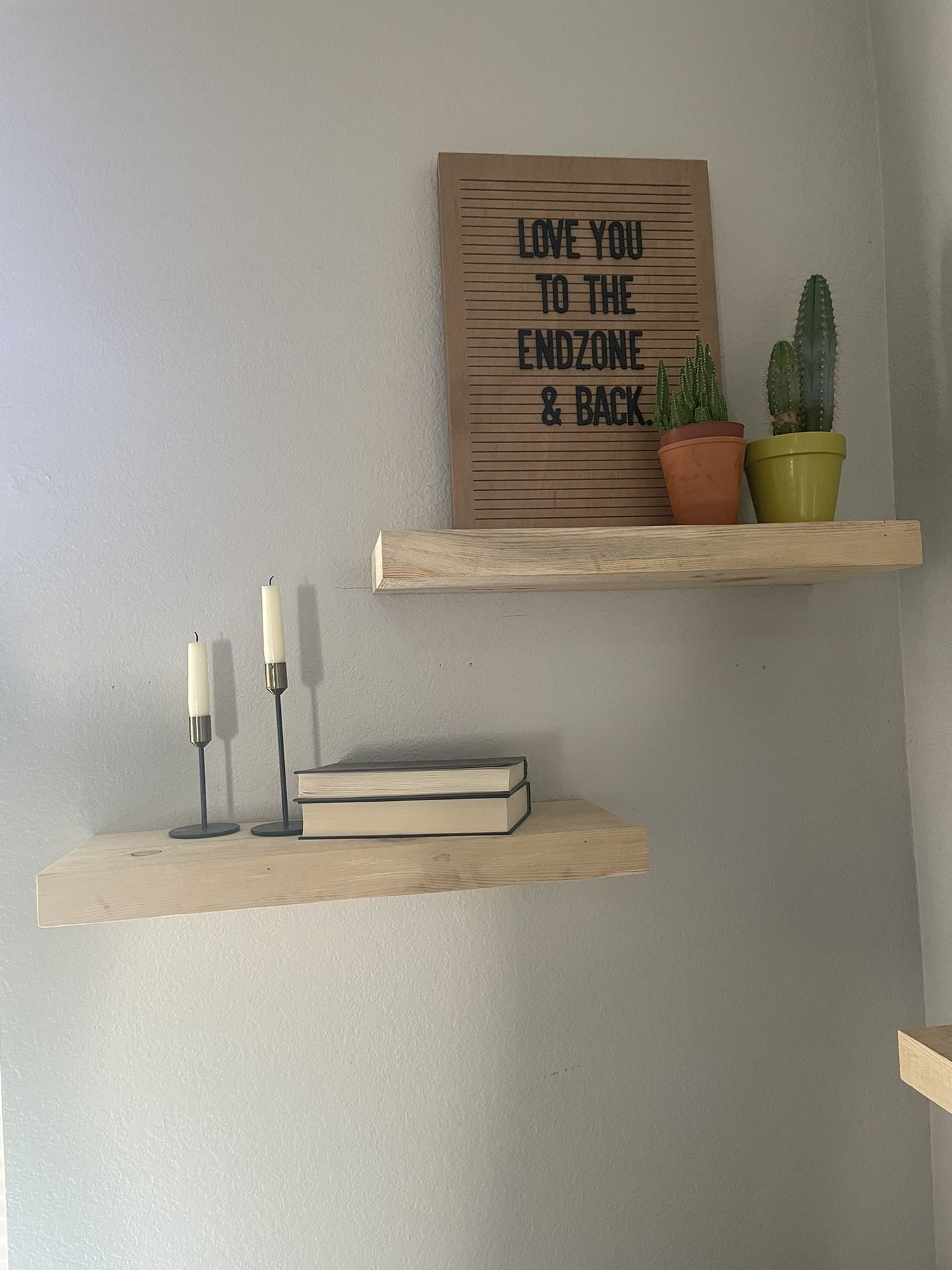 Floating shelves (thick pine)