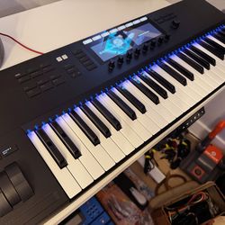 Komplete Kontrol S49 MK2 MIDI Keyboard