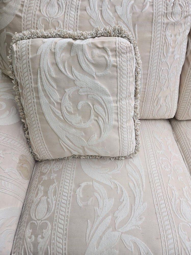 Thomasville Sofa 91x27x31 Furniture