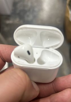 Apple AirPods (2nd Generation) Wireless Ear Buds, Bluetooth Headphones with Lightning Charging Case Included (one Side Only)