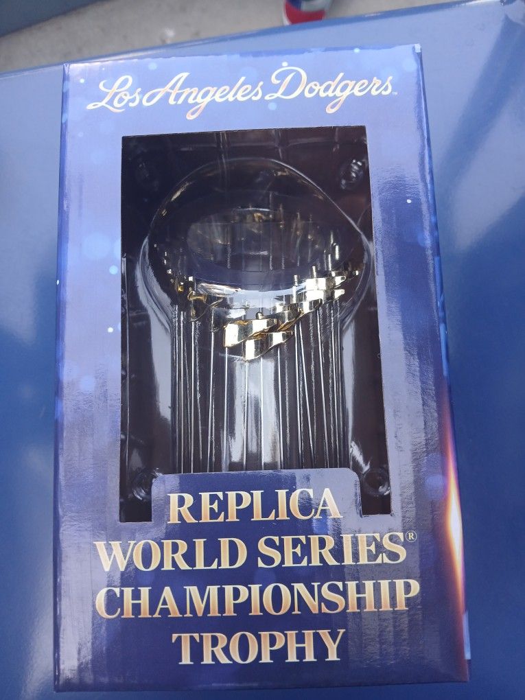 Los Angeles Dodgers 2024 Replica World Series Throphy. NO TRADES LOCATED IN GLENDORA. FIRM PRICE!!!!