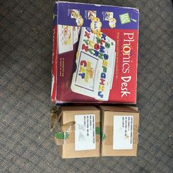Vintage 1995 Leap Frog Phonics Desk & Lessons 1-5 Plates 