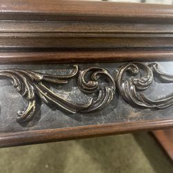 Dining Table , 6 Chairs And 2 Extra Pieces Of Leaves 