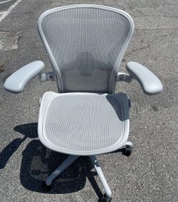 HERMAN MILLER REMASTERED AERON SIZE B FULLY LOADED DELIVERY AVAILABLE FOR A FEE