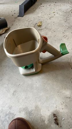 handheld spreader