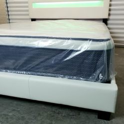 NEW QUEEN PILLOW TOP MATTRESS and BOX SPRING. Bed frame not included 👍