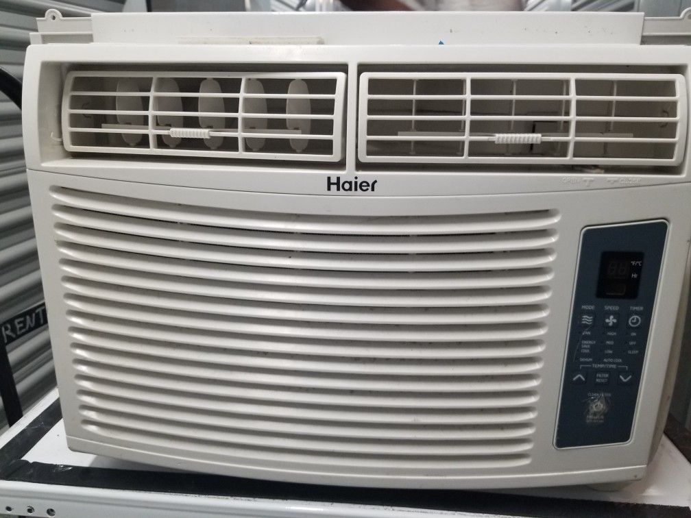 Haier 10,000 BTU Air conditioner with REMOTE CONTROL