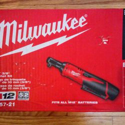 Milwaukee M12 3/8" Ratchet Kit