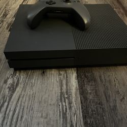 X Box One S With Controller And Turtle Beach Headphones 