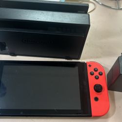 Nintendo Switch W Cradle And Charger