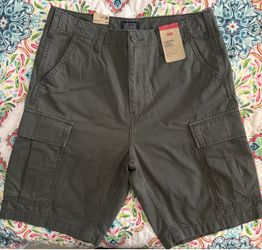 Levi’s cargo shorts size 32