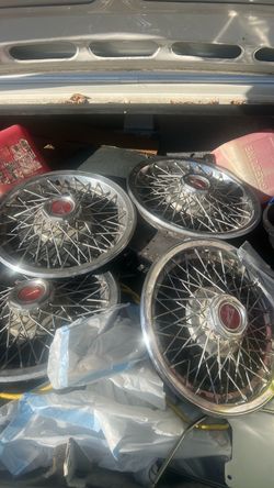 Pontiac hubcaps