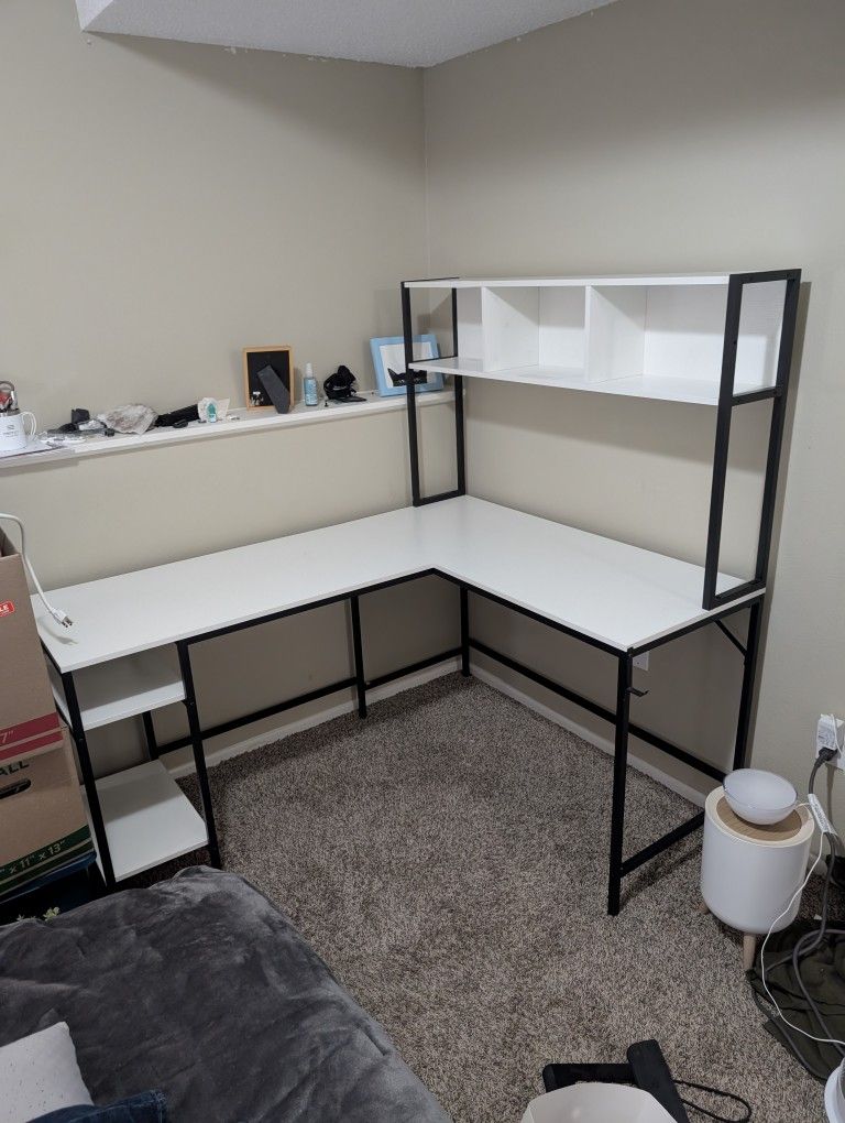 Black Metal And White Wood L Shape Desk