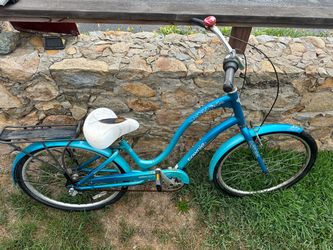 Electra Townie beach cruiser bike.