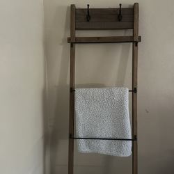 Blanket Hanger With Two Hooks