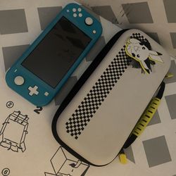Nintendo Switch Lite Blue  + Pokémon Pikachu Travel Case
