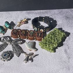 Vintage Jewelry & Brooch Collection – Mixed Lot