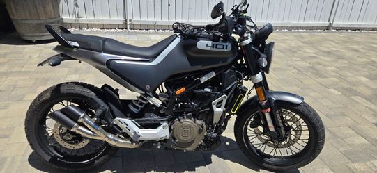 2021 Husqvarna Svartpilen 401