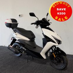 GAS SCOOTER BLOWOUT SALE! Brand New Affordable 50cc Gas Scooter – Beat Traffic & Save Big on Gas! Save $200 Now!