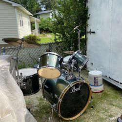 Pearl Full Drum Set