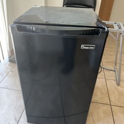 Black Magic Chef 4.4 cu. ft. Mini Fridge