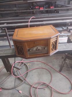 Old Style Radio / Record Player