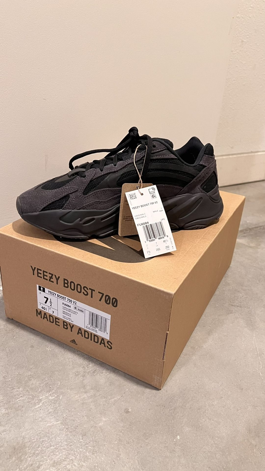 YEEZY BOOST 700 V2