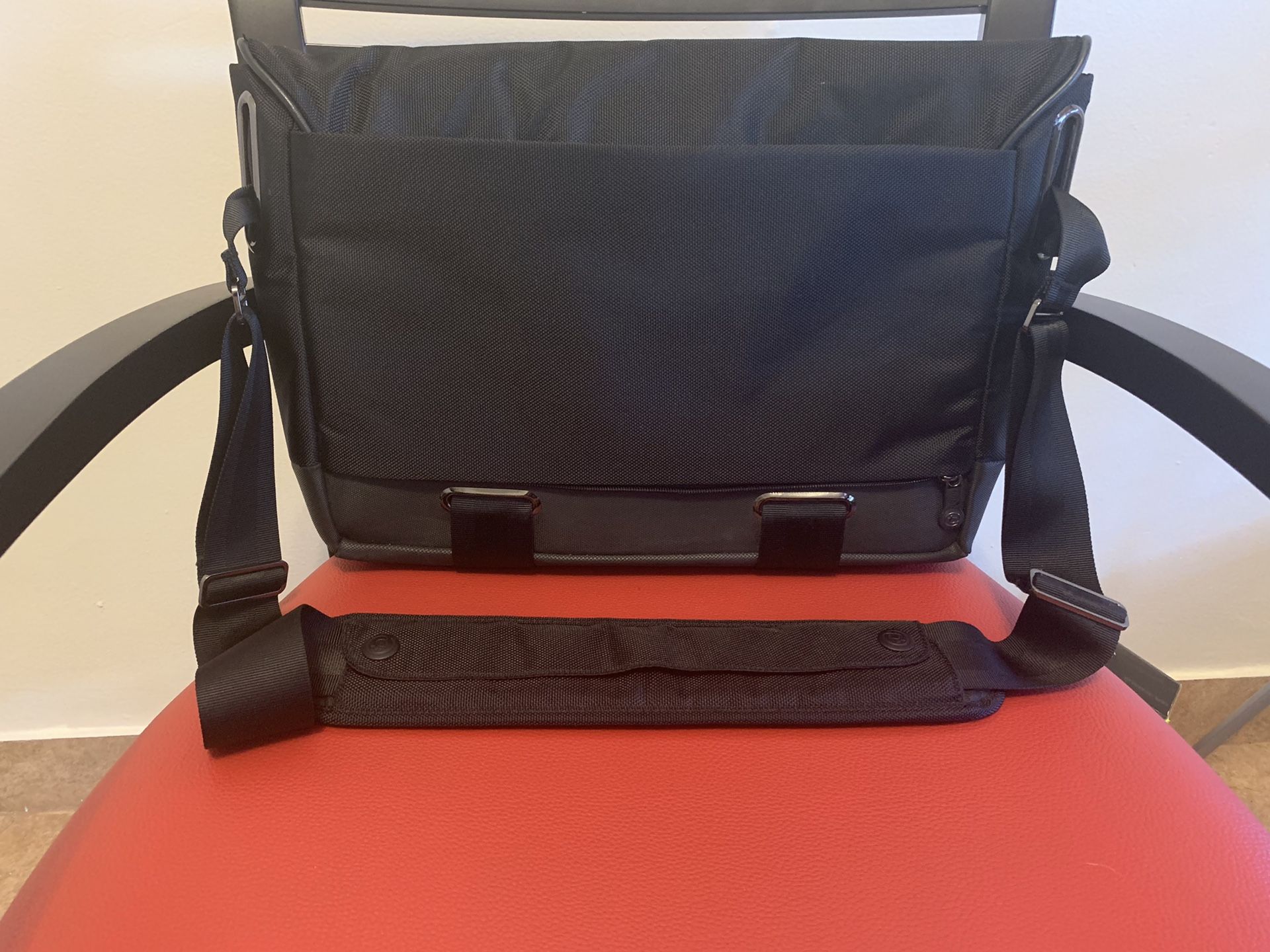 booq messenger Laptop bag. Like NEW