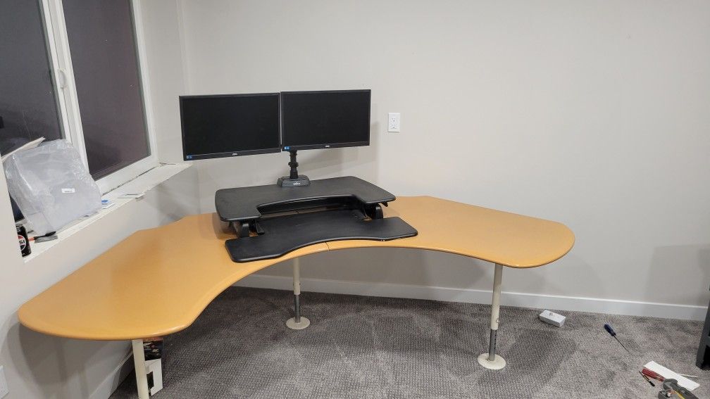 Herman Miller Desk With Varidesk Sit Stand Configuration
