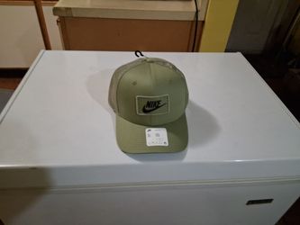 Men's nike Trucker Hat Olive green Brand New