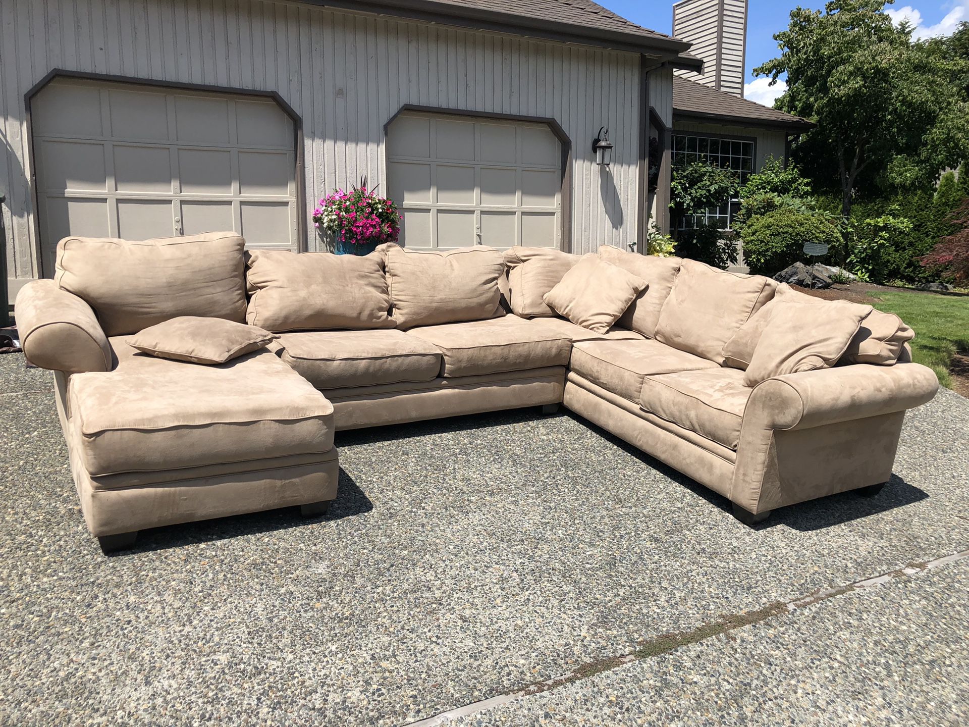 3 pc sectional w/ chaise