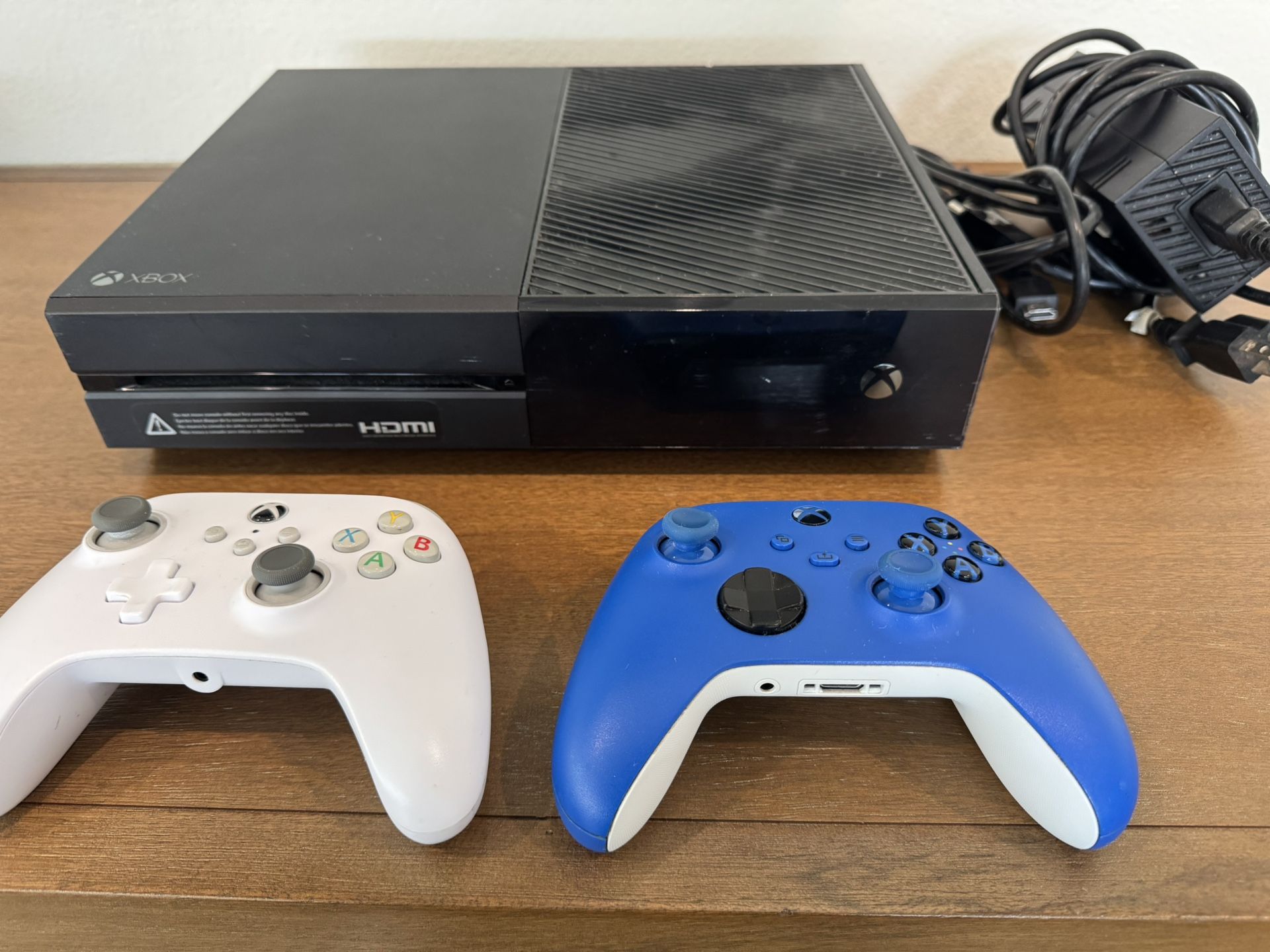 Xbox One 500GB + Wireless Controller
