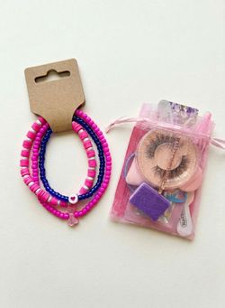 NWT handmade beaded bracelet trio stack & free beauty gift bag perk