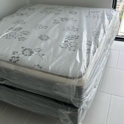 NEW QUEEN PILLOW MATTRESS AND BOX SPRING 2pcs