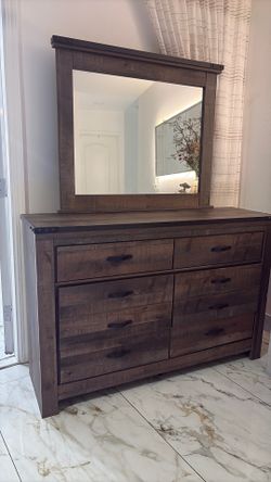 drawer with mirror