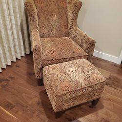 CHAIR AND MATCHING OTTOMAN GORGEOUS PAISLEY DESIGN LIKE NEW
