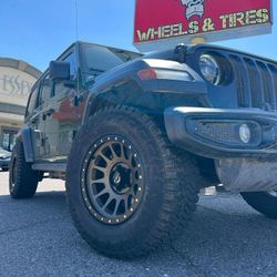 17x9 Wheels And Tires 285/70/17 