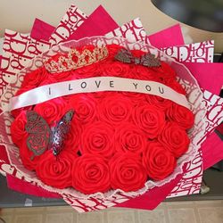 Eternal Roses 🌹💐 $100