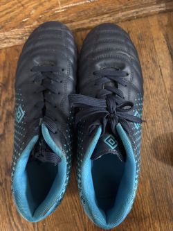 Soccer shoes