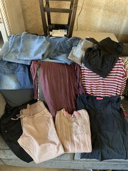 Woman’s maternity clothes -over 12 items!