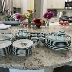 Set of 8 Holiday dinnerware