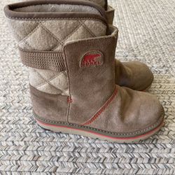 New Youth Sorel Boots (size 3)