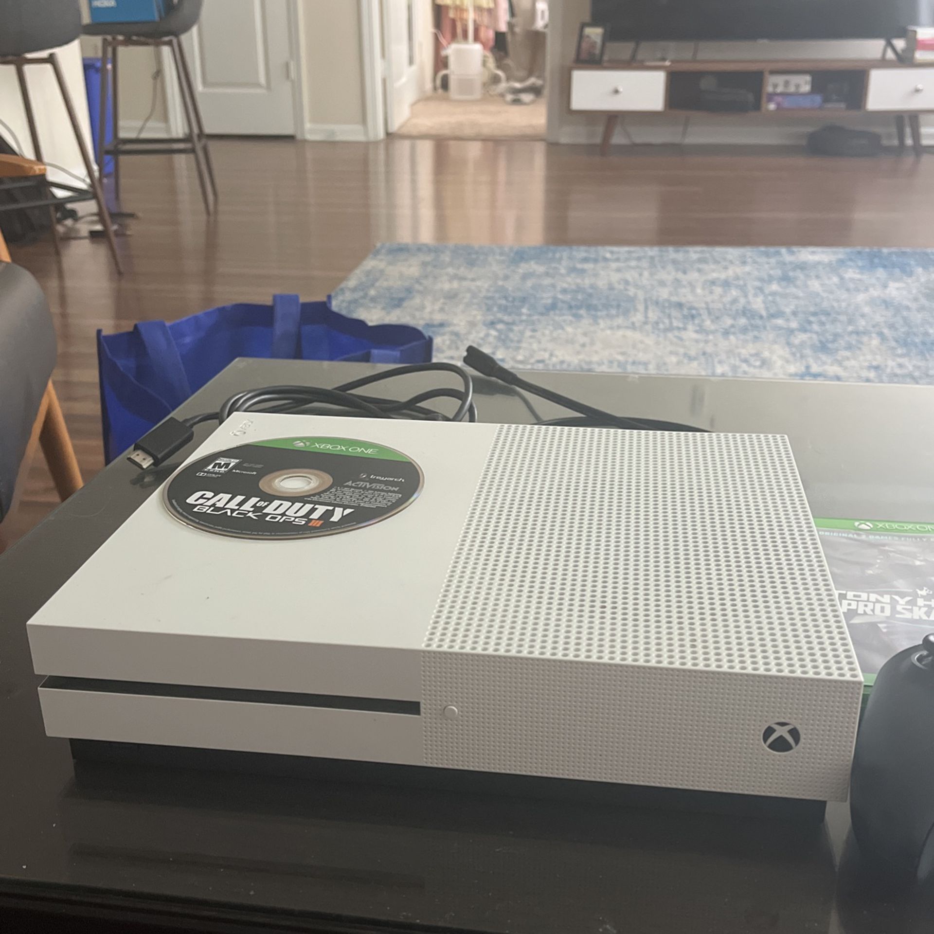 XBOX ONE - 4 Games, All Cords And Controller