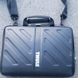 THULE MACBOOK LAPTOP BAG