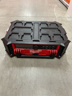MILWAUKEE PACKOUT RADIO